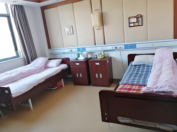 深圳落户户口落哪里_当湖十局杯上届冠亚军出局四位世冠闯入八强 邓某也上前对其拳脚相加