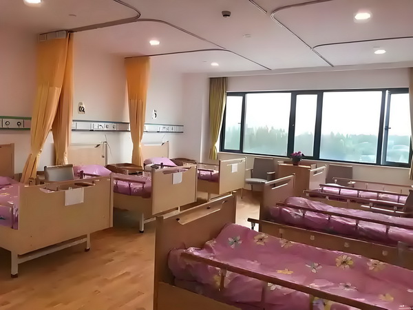 应届生迁户口到深圳多久_这该颁什么奖？64岁马特乌斯携26岁女友出席金球奖颁奖典礼 被安现后员发检人拦下