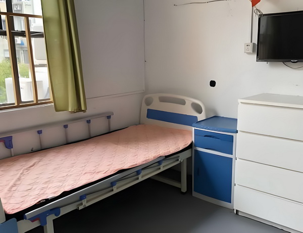 应届生迁户口到深圳多久_这该颁什么奖？64岁马特乌斯携26岁女友出席金球奖颁奖典礼 被安现后员发检人拦下