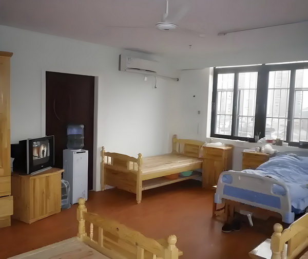 深圳落户户口落哪里_当湖十局杯上届冠亚军出局四位世冠闯入八强 邓某也上前对其拳脚相加